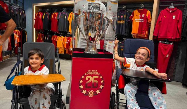 Galatasaray'ın şampiyonluk kupası Mardian Mall'da taraftarlarla buluştu