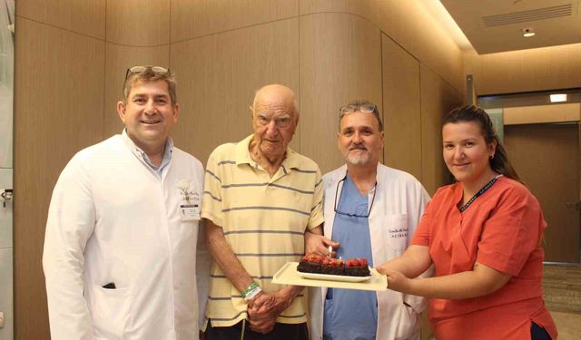 Kalp piliyle 100 yaşında prostat ameliyatı, yeni yaşına sağlıklı başladı