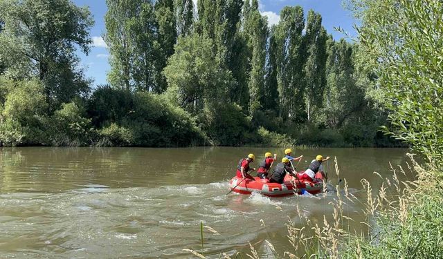 Kars'ta ilk kez rafting heyecanı! Temel eğitim kampı başladı