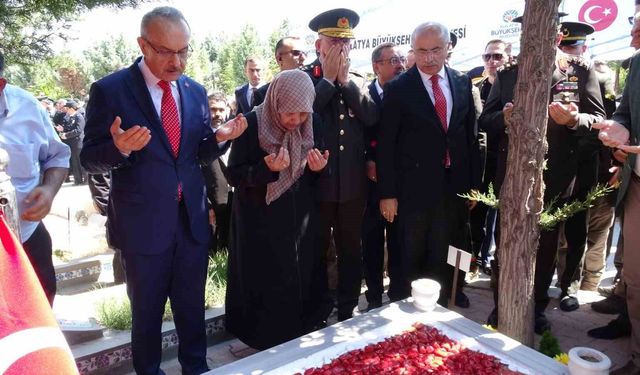 Malatya'da 15 Temmuz şehitleri mezarları başında anıldı