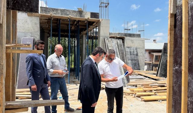 Susuz'da yatırımlar yakından takip ediliyor: Kaymakam Furkan Öztürk'ten hastane ve okul incelemesi
