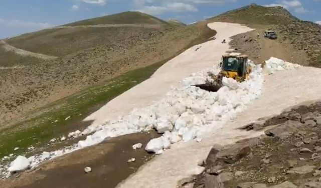 Temmuz ayında karla mücadele devam ediyor