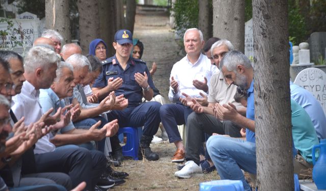Karamürsel'de Marmara Depremi'nde yaşamını yitirenler dualarla yad edildi