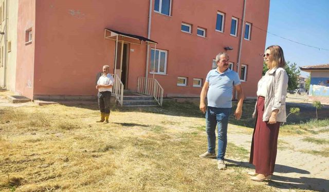 Altıntaş'ta köy okullarında tadilat çalışmaları sürüyor