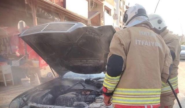 Arsuz ve İskenderun'da araç yangınları kontrol altına alındı