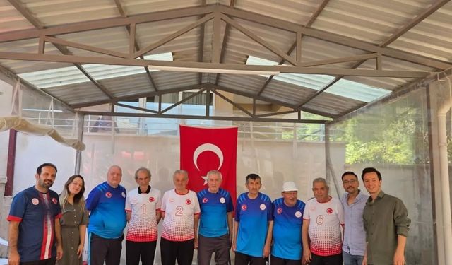 Bocce maçında dostluk kazandı