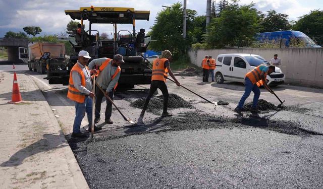 Düzce'de asfalt çalışmaları gece gündüz devam ediyor