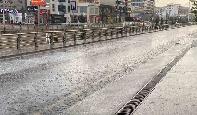 Elazığ'da sağanak etkili oldu