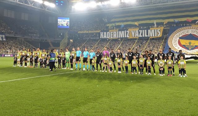 Fenerbahçeli taraftarlardan Lyon maçına özel koreografi