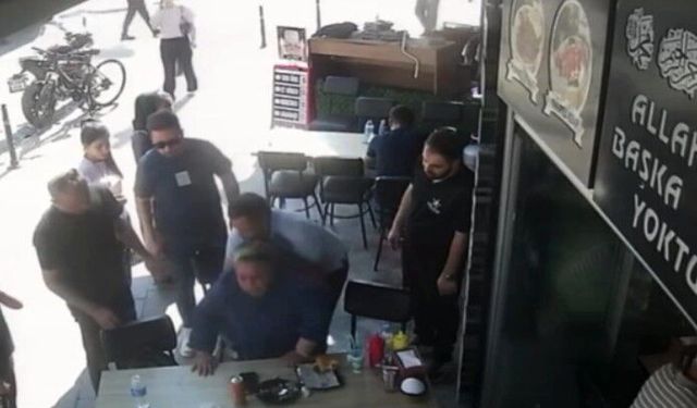 Nefes borusuna ekmek parçası kaçan kadını, polis Heimlich manevrasıyla kurtardı