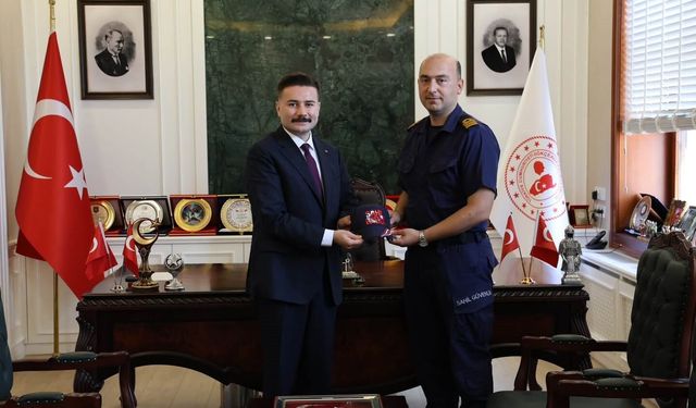 Sahil Güvenlik Batı Marmara Grup Komutanı Borucu'dan Kaymakam Acar'a ziyaret