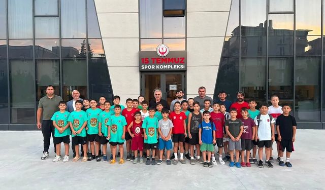 İnci güreşçileri ağırladı