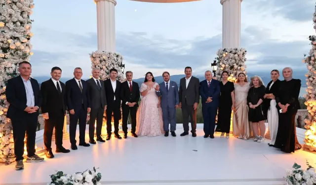 Pelin Bayrak ile Ogeday Bozkurt Evlilik Yolunda İlk Adımı Attı: Siyaset ve İş Dünyası Nişan Töreninde Buluştu