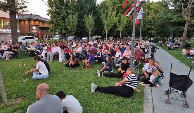 A Milli Kadın Voleybol Takımı'nın, Avrupa şampiyonluğu Düzce'de meydanda izlendi