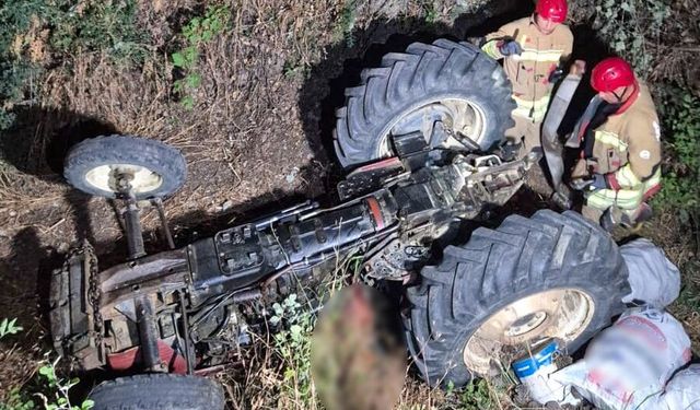 Devrilen traktörün altında kalan sürücü hayatını kaybetti