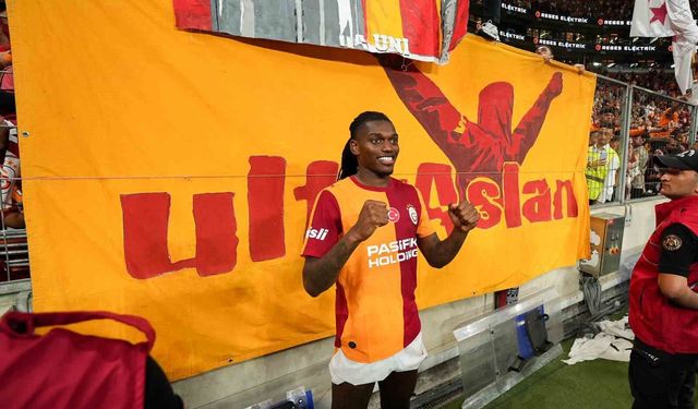 Galatasaray'da maç sonucu üçlüsü Rafael Leao'dan