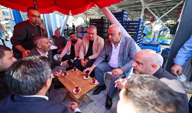 Osman Çelik, Pazarcı Esnafının Davetini Kırmadı, Kahvaltı Sofrasına Konuk Oldu