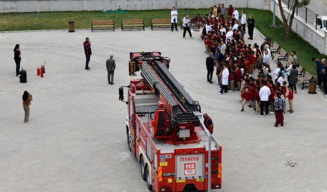 Keşan'daki okullarda deprem ve yangın tatbikatı yapıldı
