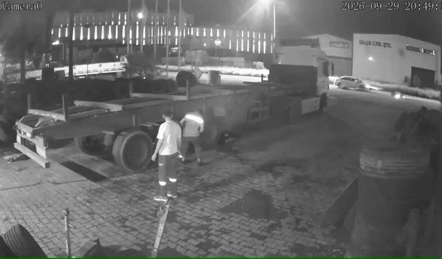 45 günlük evli çiftin yaralandığı kaza kamerada