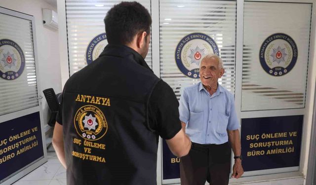75 yaşındaki adamı seninle evleneceğin diyerek kandıran 30 yaşındaki kadın, altınları alıp baklava bahanesiyle kaçtı