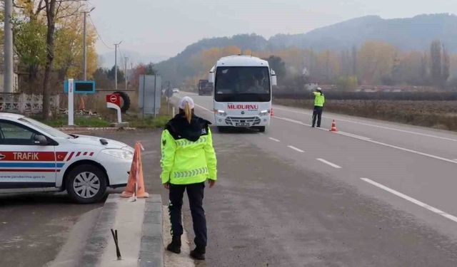 Bolu'da trafik denetimlerinde 3 milyon 19 bin lira ceza