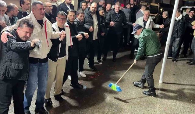 Bursa'da yağmur altında Arnavut damat coşkusu