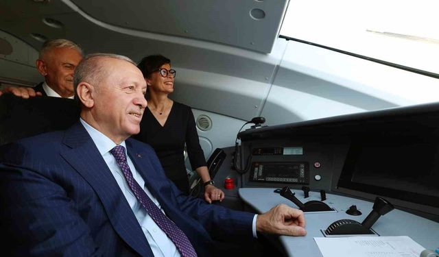 Cumhurbaşkanı Erdoğan hızlı tren hattında ilk sürüşü yaptı