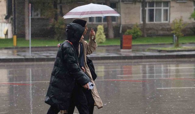 Erzincan ve çevre illerde sağanak yağış bekleniyor