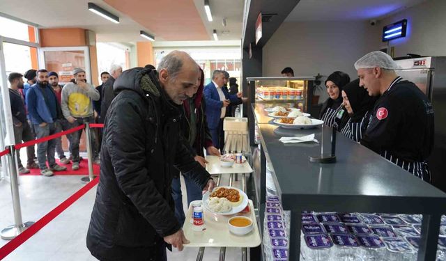 İstanbul'da örnek sosyal belediyecilik modeli: Ekmek 10 tl, yemek 55 tl, 20 bin emekliye 250 milyon TL destek