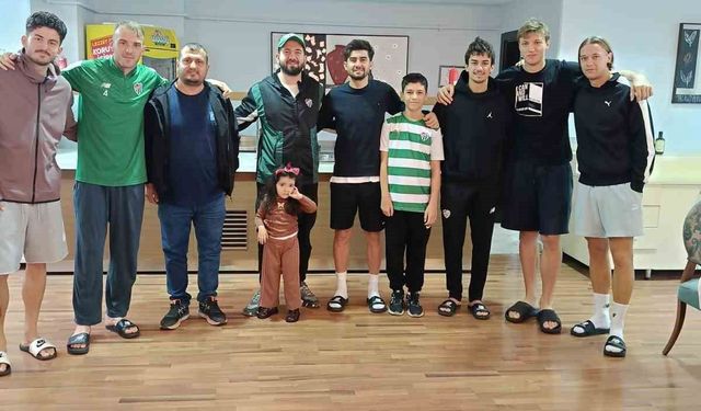 Karacabeyli taraftardan Bursaspor'a karpuz sürprizi