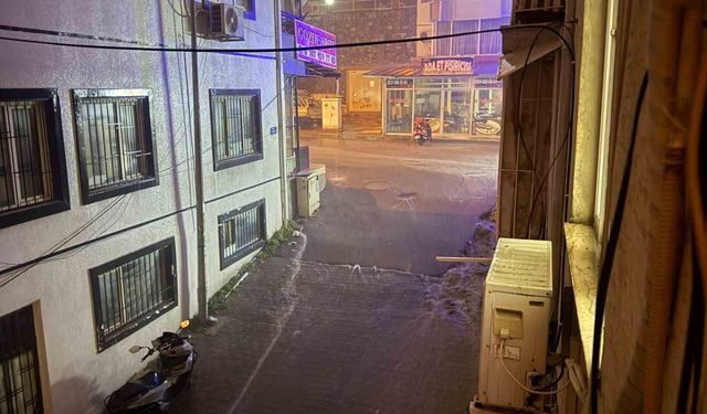 Kuşadası'nda sağanak yağış gece etkili oldu