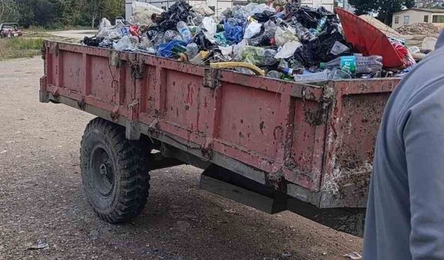 Sakarya Nehri kıyısından 1 günde 1 römork atık toplandı