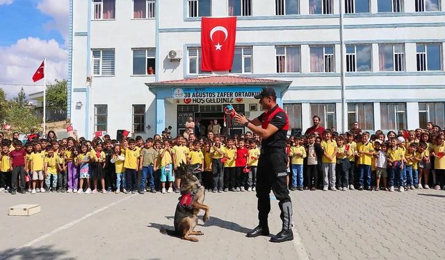 Siirt'te 600 öğrenciye trafik ve siber güvenlik eğitimi verildi