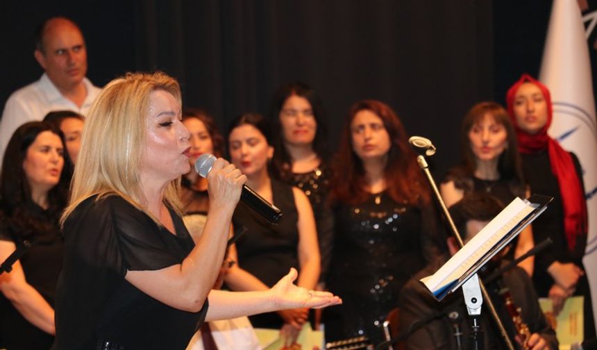 Sakarya'da ilkokul öğretmenlerinden oluşan koro konser verdi