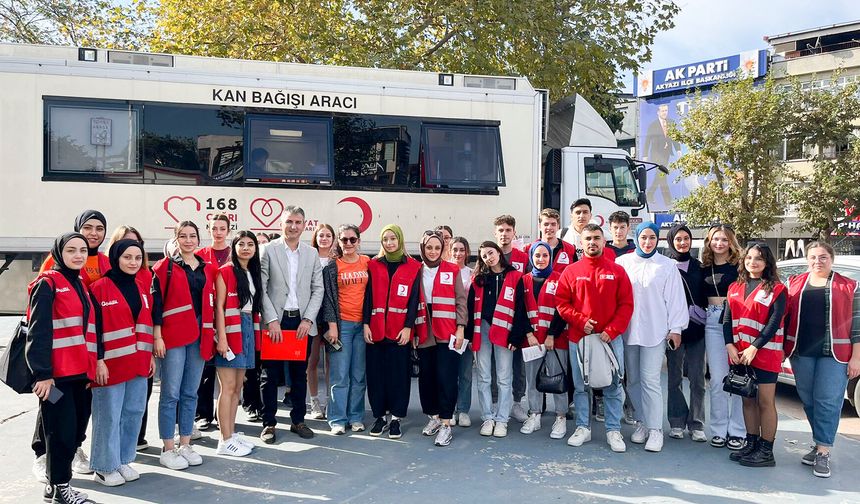 Kan bağışı bilinci oluşturmak için sahadaydılar