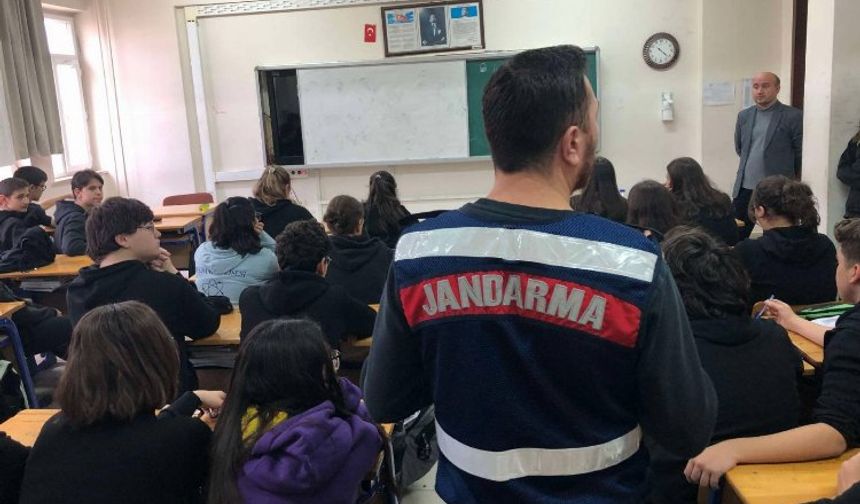 Jandarma'dan Keşan'da öğrencilere siber suç farkındalığı