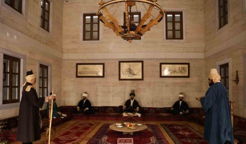 Cumhuriyet tarihinin ilk külliye alanında ziyaretçi yoğunluğu