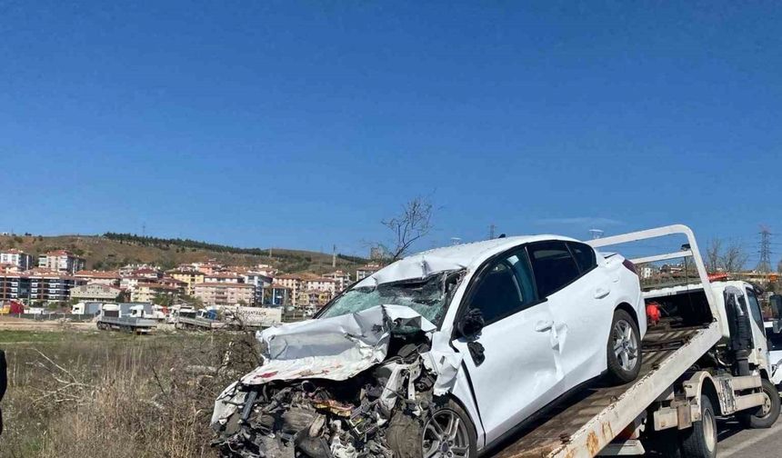 Ankara’da otomobil hafriyat kamyonuna çarptı: 1 ölü