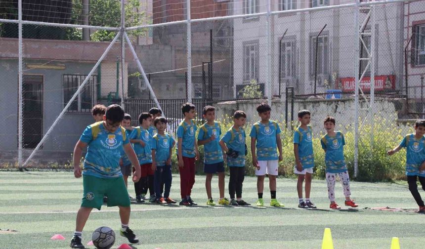 Haliliye Belediyesi Futbol Okulu ile genç yetenekler yetişiyor