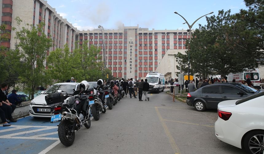 GÜNCELLEME - Trakya Üniversitesi Tıp Fakültesi Hastanesinin çatısındaki yangın kontrol altına alındı