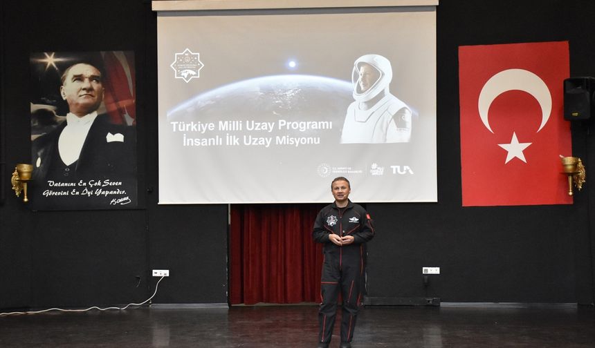 Türkiye'nin ilk astronotu Alper Gezeravcı Bursa'da öğrencilerle buluştu: