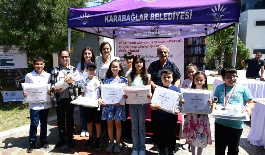 İzmir Karabağlar'da Başkan Kınay çocuklardan söz aldı
