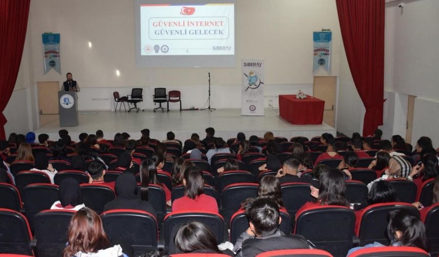 Erzincan’da öğrenciler güvenli internet hususunda bilgilendirildi