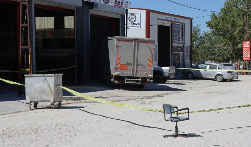 Kırklareli'nde arıza yapan kamyondaki patlayıcı maddeler güvenlik önlemi alınarak nakledildi
