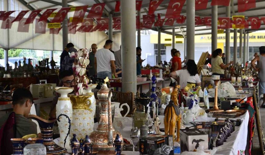 Antika pazarına hem antika tutkunları, hem de gençler ilgi gösteriyor