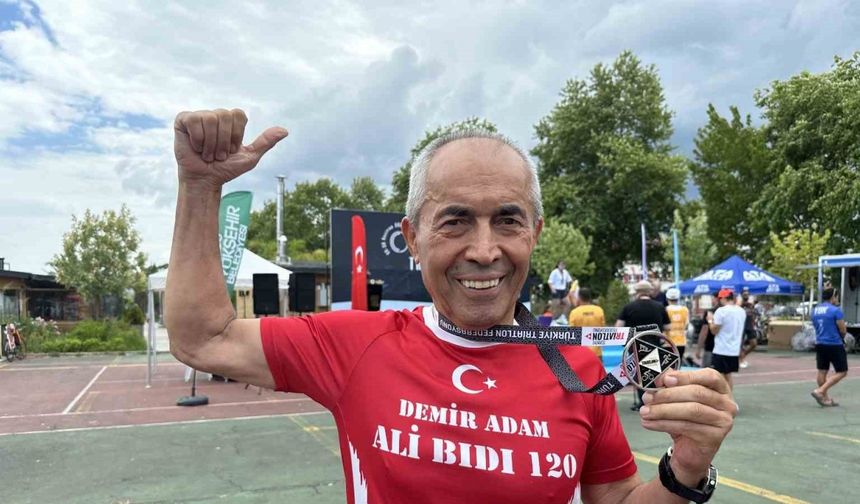 ’Demir Adam’ lakaplı 75 yaşındaki Ali Bıdı, Triatlon Türkiye Kupası’nda ikinci oldu