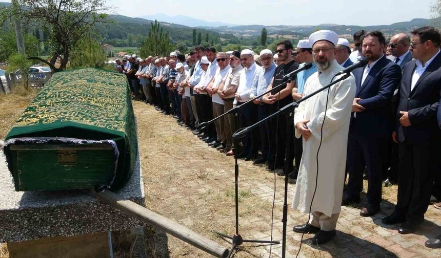 Diyanet İşleri Başkanı Erbaş, Kütahya’da Müezzin-Kayyım Halil İbrahim Güçlü’nün cenazesine katıldı