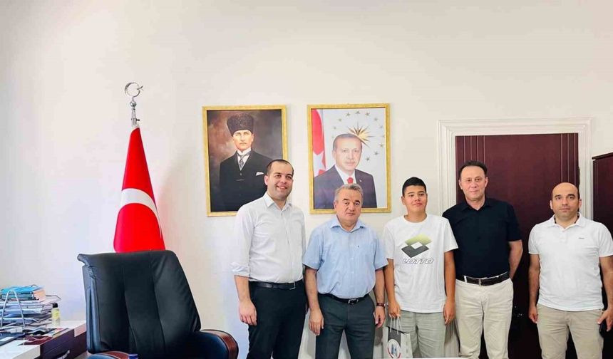 LGS İl Birincisi Ahmet Eymen Koç, Kaymakam Öztürk’ü ziyaret etti