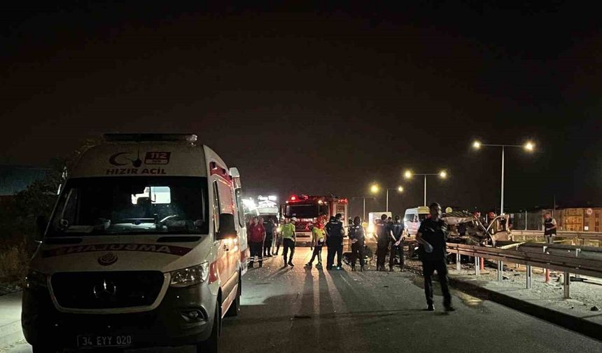 Silivri’de hafif ticari araç bariyere çarptı: 1 ölü, 1 yaralı