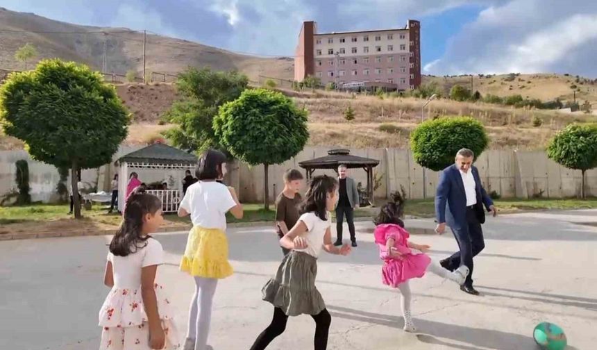 Vali Karaömeroğlu, çocuk evlerinde kalan çocukları ziyaret etti